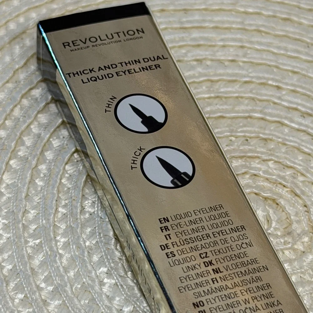 Revolution Beauty Double Flick‎ Liquid Eyeliner Duo Thick Thin Tips Black Vegan